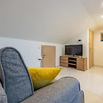 1 Bedroom Stunning In 扎达尔