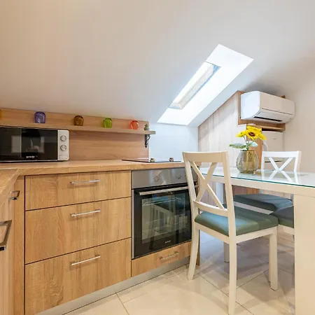 1 Bedroom Stunning In Apartment *