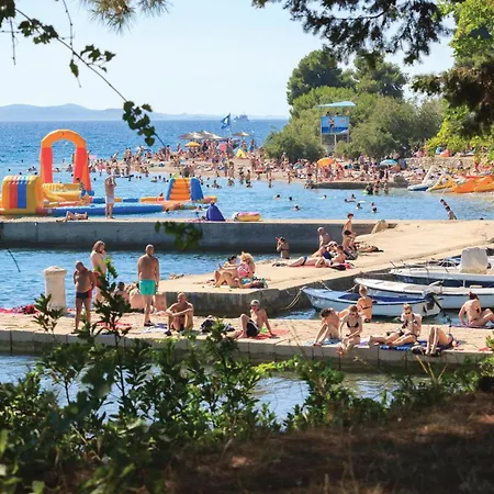 1 Bedroom Stunning In Apartment