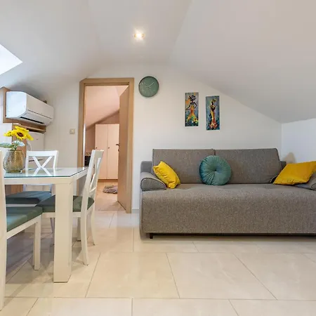 1 Bedroom Stunning In Apartment