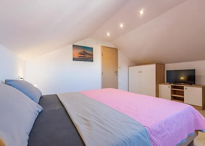 1 Bedroom Stunning In זאדאר